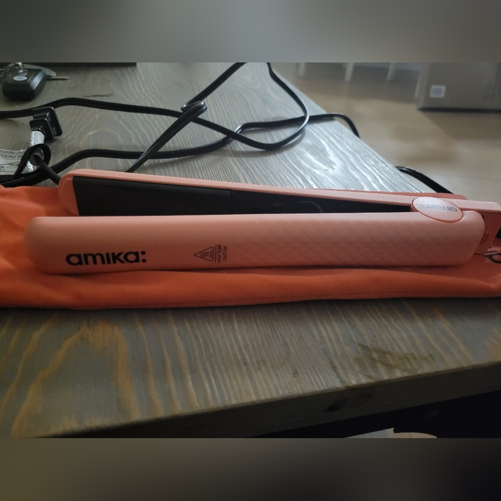 NEW Amika Staightener 1 inch peach coral